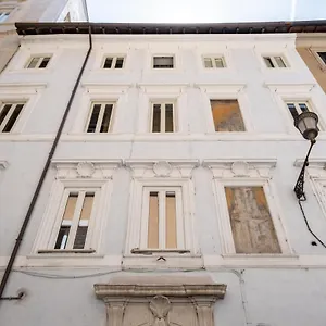 https://trevi-suites.it-romehotels.com