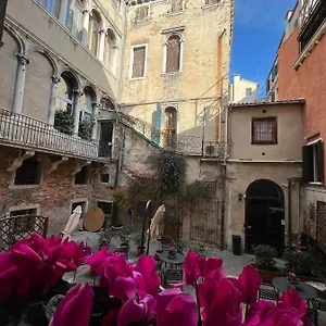 Corte Del Doge Di Rialto Venise