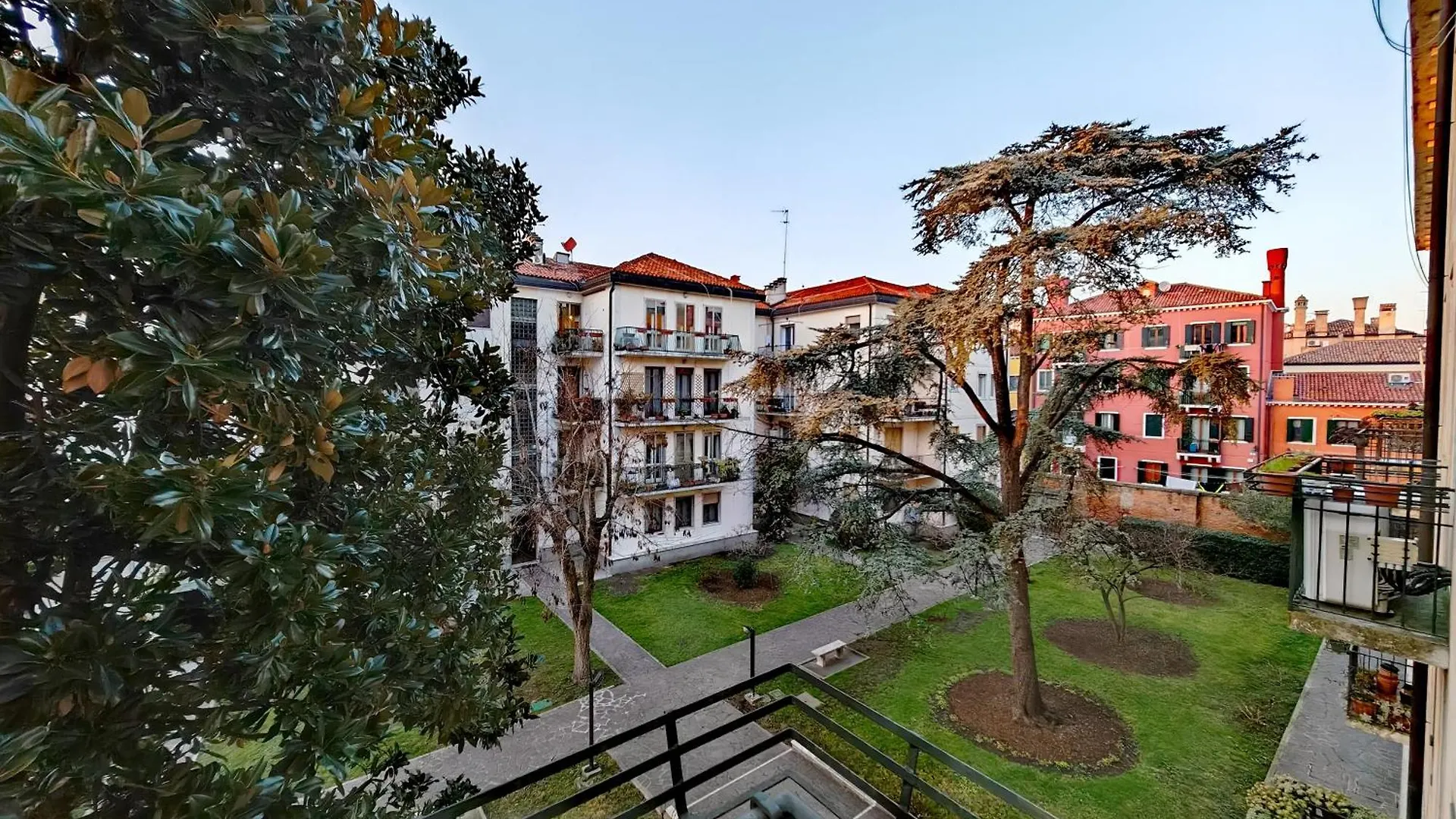 Goldmine Guest House 1 Venice Italy