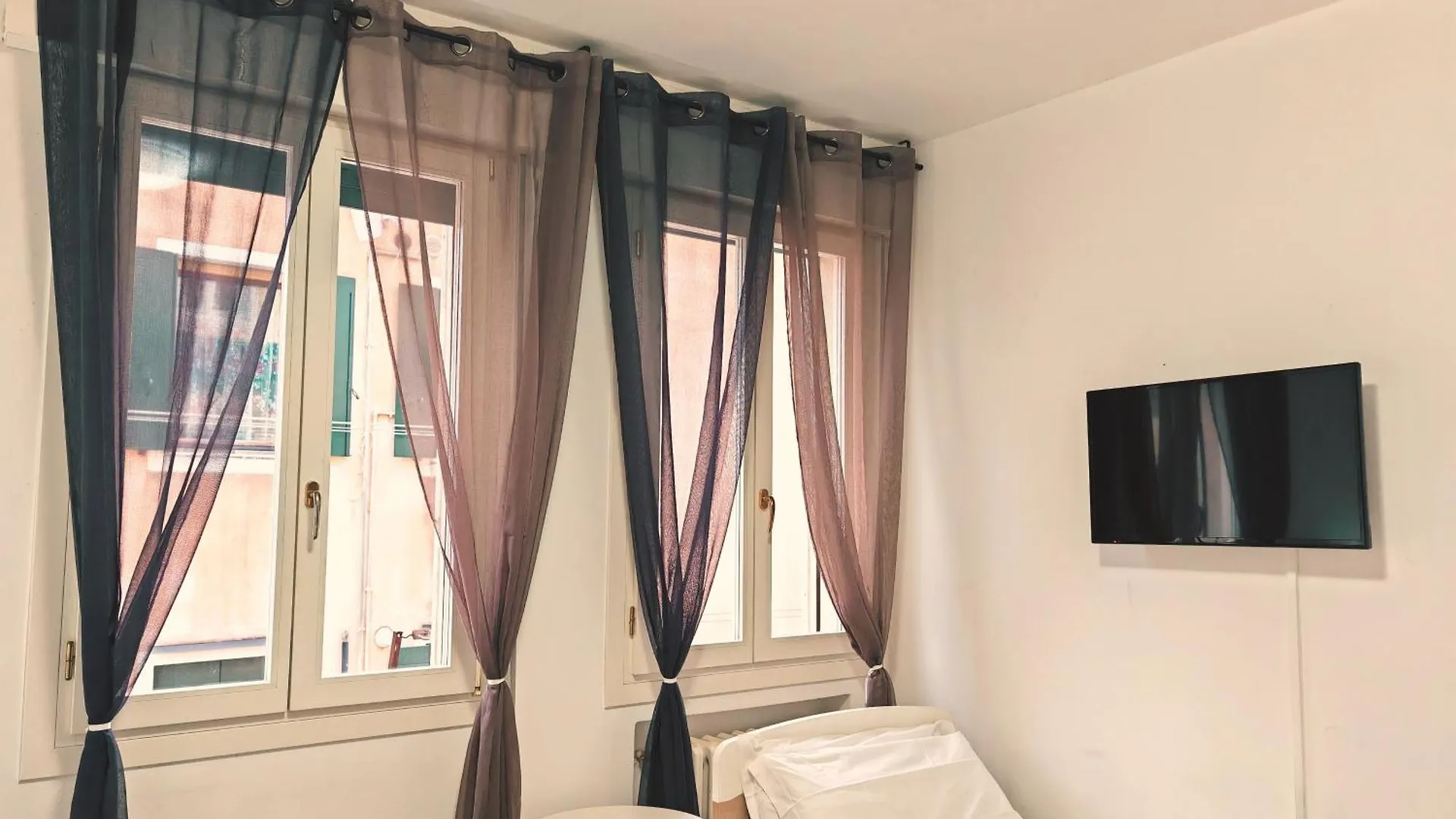 Goldmine Guest House 1 Venice